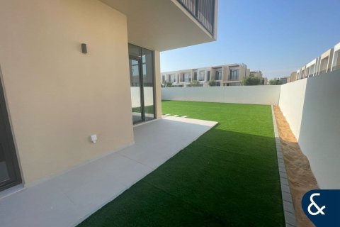 Villa in Dubai South (Dubai World Central), Dubai 4 bedrooms, 395 sq.m. № 79121 - photo 3