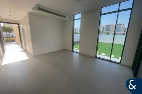 Villa in Dubai South (Dubai World Central), Dubai 4 bedrooms, 395 sq.m. № 79121 - photo 5