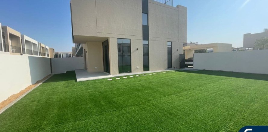 Villa in Dubai South (Dubai World Central), Dubai 4 bedrooms, 395 sq.m. № 79121