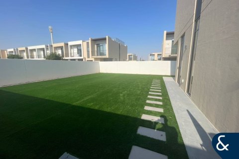 Villa in Dubai South (Dubai World Central), Dubai 4 bedrooms, 395 sq.m. № 79121 - photo 2