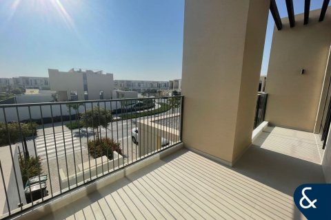 Villa in Dubai South (Dubai World Central), Dubai 4 bedrooms, 395 sq.m. № 79121 - photo 18