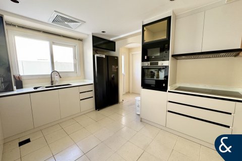 Villa en Meadows, Dubai, 5 dormitorios, 711 m², № 79119 - foto 3