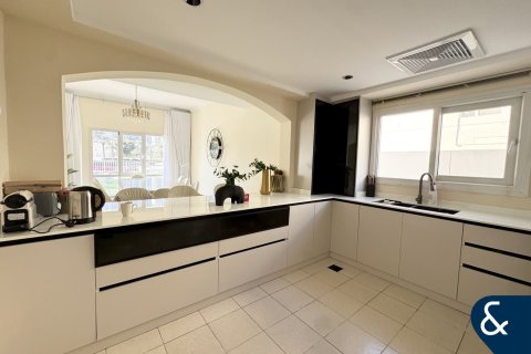 Villa en Meadows, Dubai, 5 dormitorios, 711 m², № 79119 - foto 4