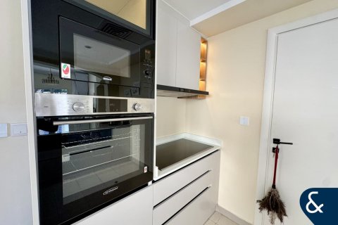 Villa en Meadows, Dubai, 5 dormitorios, 711 m², № 79119 - foto 15