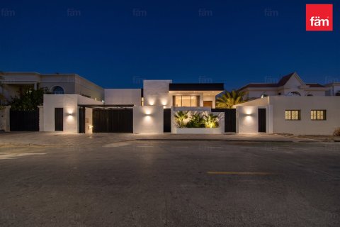 Villa in Al Barsha, Dubai 4 bedrooms, 929 sq.m. № 124340 - photo 11