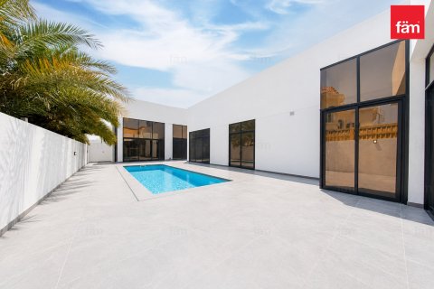Villa in Al Barsha, Dubai 4 bedrooms, 929 sq.m. № 124340 - photo 12