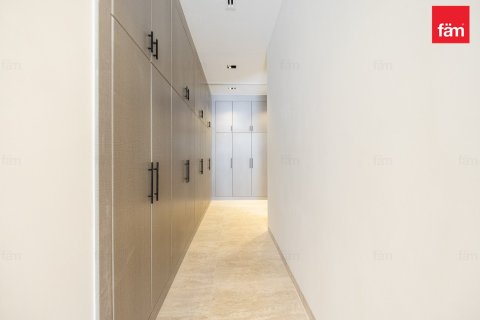 Villa in Al Barsha, Dubai 4 bedrooms, 929 sq.m. № 124340 - photo 8