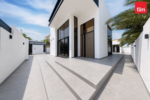 Villa in Al Barsha, Dubai 4 bedrooms, 929 sq.m. № 124340