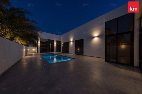 Villa in Al Barsha, Dubai 4 bedrooms, 929 sq.m. № 124340 - photo 15