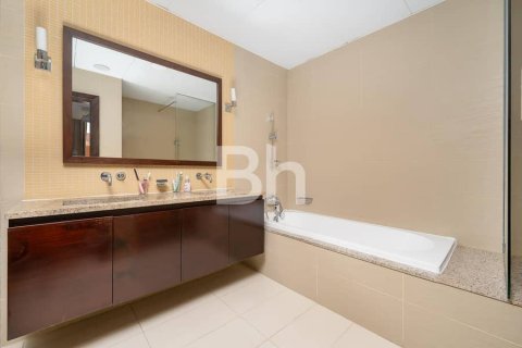 Снять в аренду квартиру в Пальме Джумейре, Дубай: 2 спальни, 159м², № 56802 - фото 9
