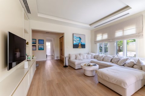 Снять в аренду виллу в The Lakes, Дубай: 3 спальни, 244.14908400м², № 95160 - фото 5