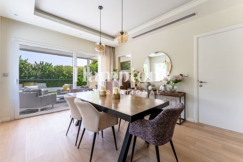 Снять в аренду виллу в The Lakes, Дубай: 3 спальни, 244.14908400м², № 95160 - фото 10