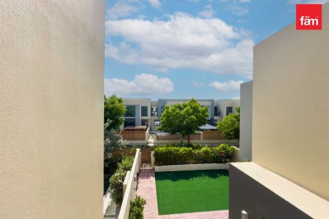 Снять в аренду виллу в Дубай Хилс Эстейт, Дубай: 3 спальни, 195м², № 71874 - фото 12