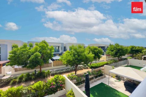 Снять в аренду виллу в Дубай Хилс Эстейт, Дубай: 3 спальни, 195м², № 71874 - фото 13