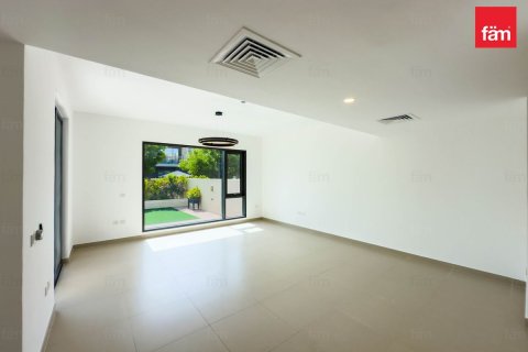 Снять в аренду виллу в Дубай Хилс Эстейт, Дубай: 3 спальни, 195м², № 71874 - фото 3