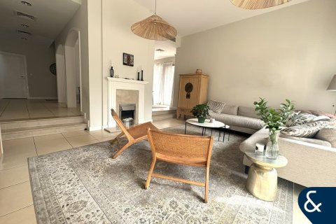 Снять в аренду виллу в Арабиан Ранчес, Дубай: 3 спальни, 299м², № 98778 - фото 2