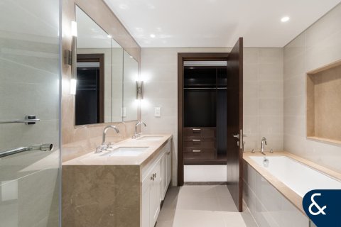 Снять в аренду квартиру в Бурдж-Халифе, Дубай: 2 спальни, 127м², № 98798 - фото 11