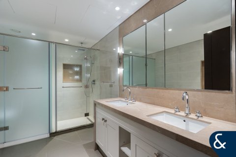 Снять в аренду квартиру в Бурдж-Халифе, Дубай: 2 спальни, 127м², № 98798 - фото 10