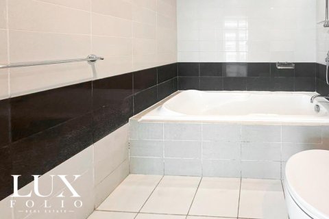 Apartment in The Lofts, Downtown Dubai (Downtown Burj Dubai), Dubai 2 bedrooms, 124 sq.m. № 46407 - photo 14