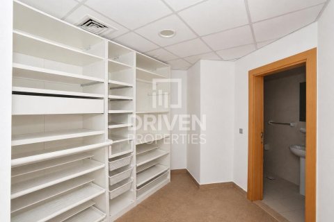 Apartment in Shoreline Apartments, Palm Jumeirah, Dubai 3 bedrooms, 200.21 sq.m. № 135703 - photo 11