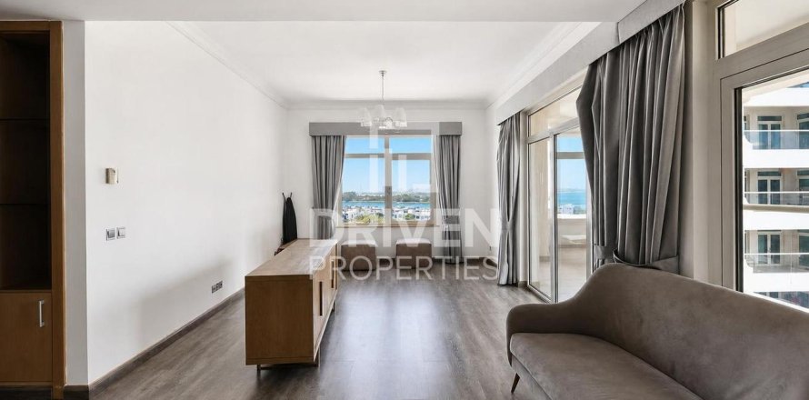 Apartment in Shoreline Apartments, Palm Jumeirah, Dubai 3 bedrooms, 200.21 sq.m. № 135703