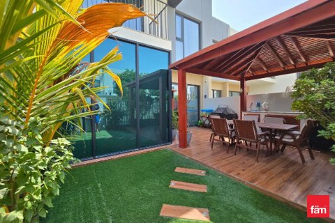 Villa à Dubai, 3 chambres, 174 m², № 48812 - photo 1