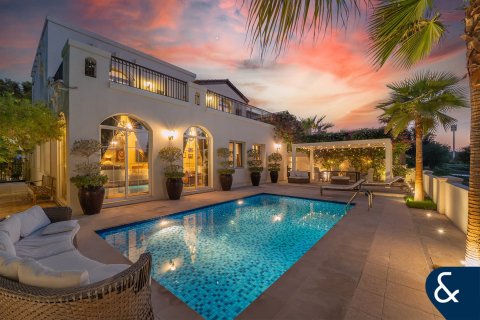 Купить виллу в Sienna Lakes, Джумейра Гольф Эстейтс, Дубай: 4 спальни, 614м², № 76016 - фото 1