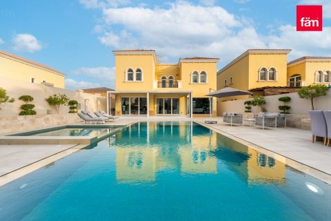 Villa en Dubai, 3 dormitorios, 666.3 m², № 59020 - foto 1