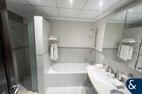 Apartment in The Views, Dubai 2 bedrooms, 140 sq.m. № 99056 - photo 6