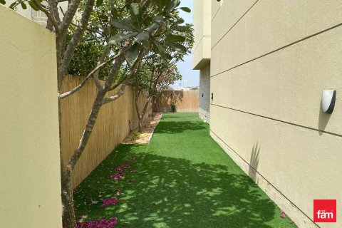 Снять в аренду таунхаус в Дубае: 3 спальни, 324м², № 96177 - фото 2