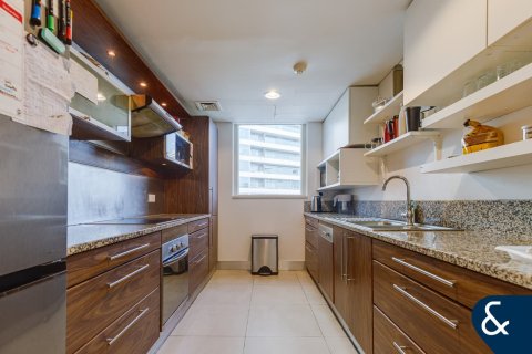 Apartment in AL SAHAB TOWER in Dubai Marina, Dubai 3 bedrooms, 213 sq.m. № 79322 - photo 17