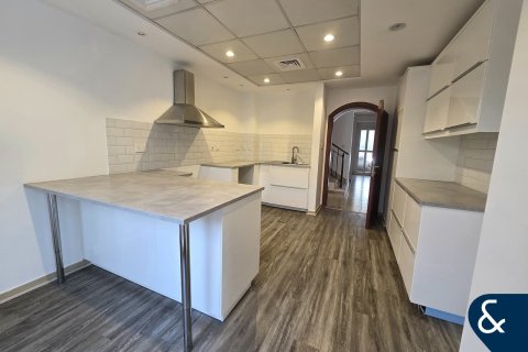 Снять в аренду виллу в Ghadeer, The Lakes, Дубай: 3 спальни, 431м², № 79208 - фото 4