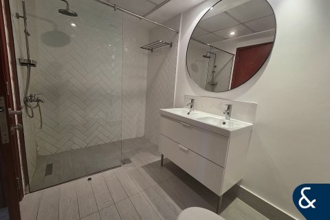 Снять в аренду виллу в Ghadeer, The Lakes, Дубай: 3 спальни, 431м², № 79208 - фото 7