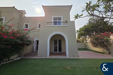 Снять в аренду виллу в Ghadeer, The Lakes, Дубай: 3 спальни, 431м², № 79208 - фото 1