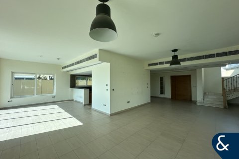 Снять в аренду виллу в Legacy Nova Villas, Jumeirah Park, Дубай: 4 спальни, 611м², № 79212 - фото 5