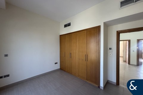 Снять в аренду виллу в Legacy Nova Villas, Jumeirah Park, Дубай: 4 спальни, 611м², № 79212 - фото 15