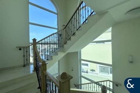 Снять в аренду виллу в Legacy Nova Villas, Jumeirah Park, Дубай: 4 спальни, 611м², № 79212 - фото 11