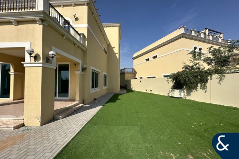 Снять в аренду виллу в Legacy Nova Villas, Jumeirah Park, Дубай: 4 спальни, 611м², № 79212 - фото 2