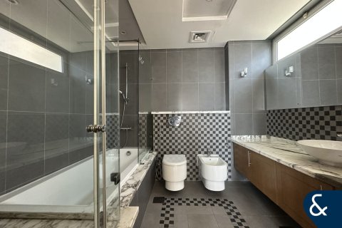 Снять в аренду виллу в Legacy Nova Villas, Jumeirah Park, Дубай: 4 спальни, 611м², № 79212 - фото 13