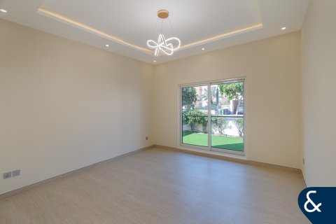 Снять в аренду виллу в Meadows, Дубай: 4 спальни, 540м², № 79207 - фото 7