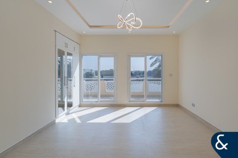 Снять в аренду виллу в Meadows, Дубай: 4 спальни, 540м², № 79207 - фото 9