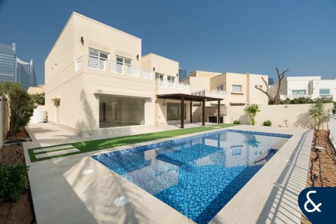 Снять в аренду виллу в Meadows, Дубай: 4 спальни, 540м², № 79207 - фото 1