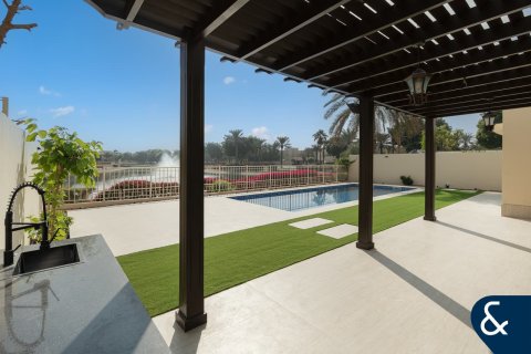 Снять в аренду виллу в Meadows, Дубай: 4 спальни, 540м², № 79207 - фото 15