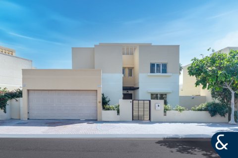 Снять в аренду виллу в Meadows, Дубай: 4 спальни, 540м², № 79207 - фото 14