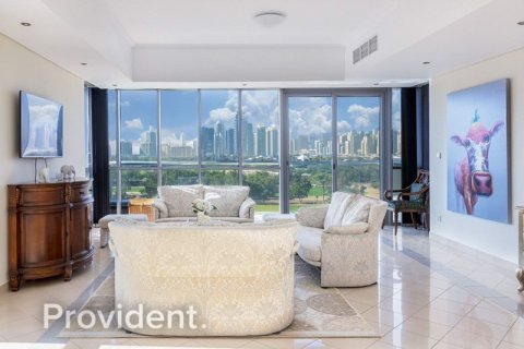 Apartment in The Views, Dubai 3 bedrooms, 187.4 sq.m. № 2867 - photo 2