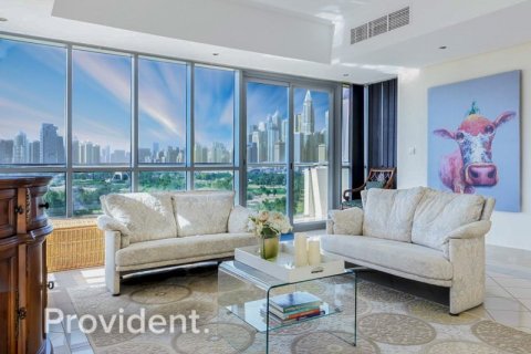 Apartment in The Views, Dubai 3 bedrooms, 187.4 sq.m. № 2867 - photo 1