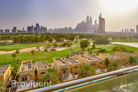 Apartment in The Views, Dubai 3 bedrooms, 187.4 sq.m. № 2867 - photo 3