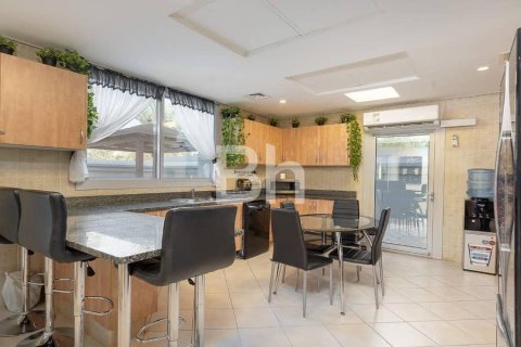 Villa en Falcon City of Wonders, Dubai, 5 dormitorios, 814 m², № 57593 - foto 13
