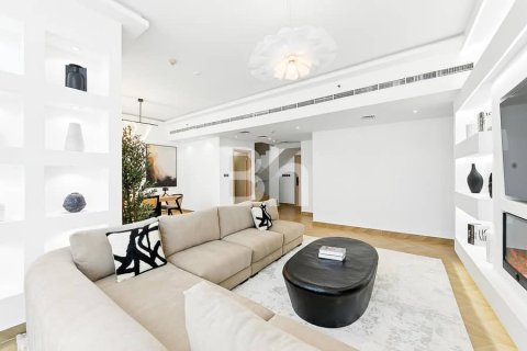 Apartment in Dubai Marina, Dubai 3 bedrooms, 195 sq.m. № 57592 - photo 18