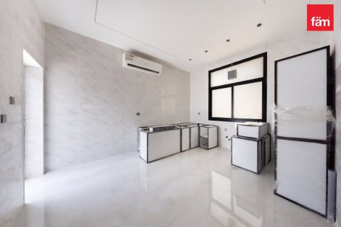 Villa in Al Barsha, Dubai 4 bedrooms, 929 sq.m. № 137891 - photo 14